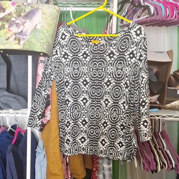 Ruby Rd. Tops - RUBY RD SIZE LARGE TOP BLACK AND WHITE